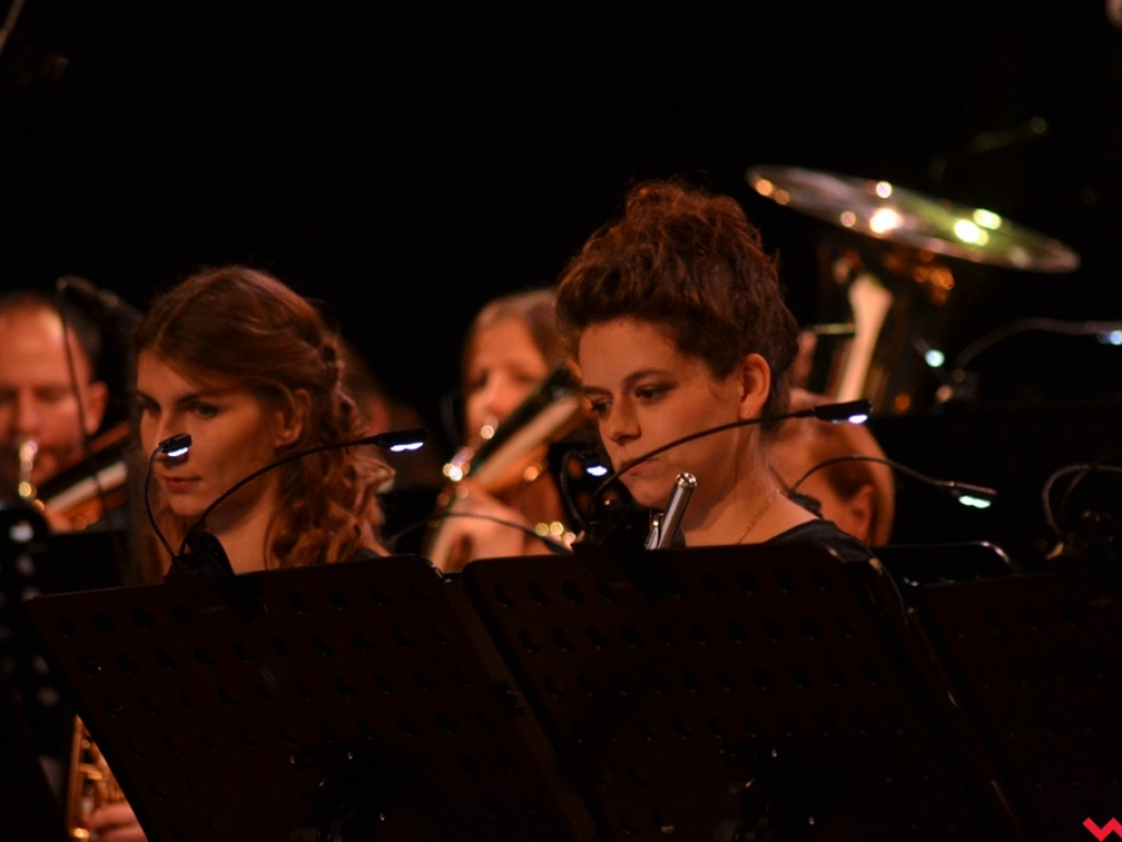 Z Wrzesińską Orkiestrą Dętą nie liczy się godzin i lat. Rozgrzewający jesienny koncert