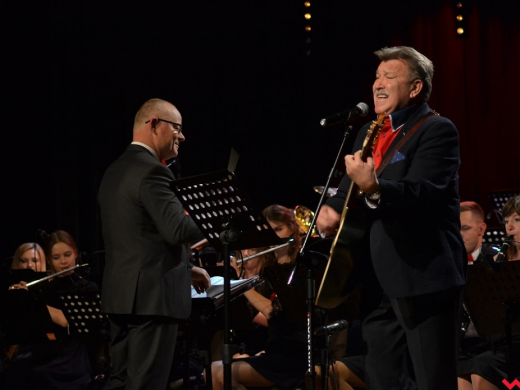 Z Wrzesińską Orkiestrą Dętą nie liczy się godzin i lat. Rozgrzewający jesienny koncert