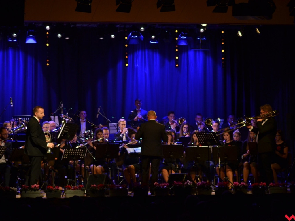 Z Wrzesińską Orkiestrą Dętą nie liczy się godzin i lat. Rozgrzewający jesienny koncert
