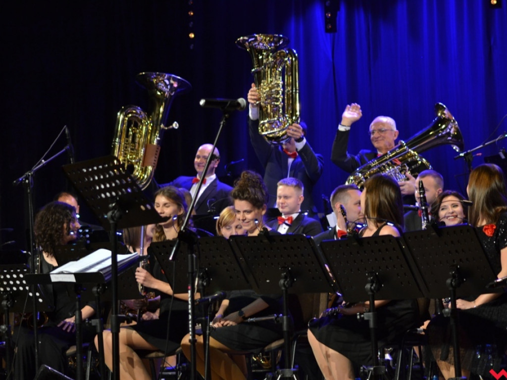 Z Wrzesińską Orkiestrą Dętą nie liczy się godzin i lat. Rozgrzewający jesienny koncert
