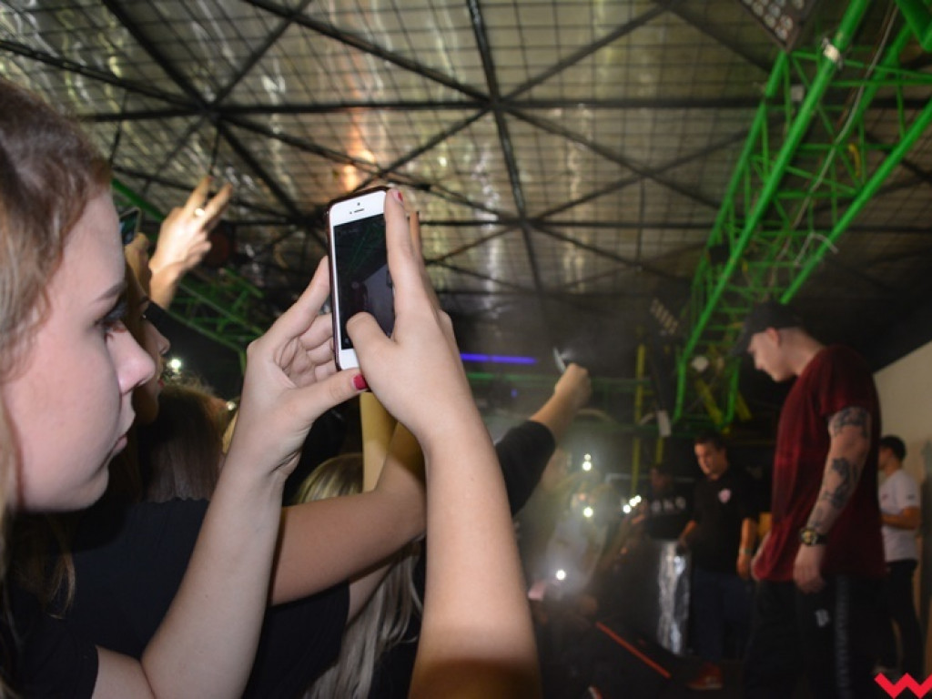 Września pokochała Młodego Simbę. Raper Szpaku wystąpił w „Trójce”