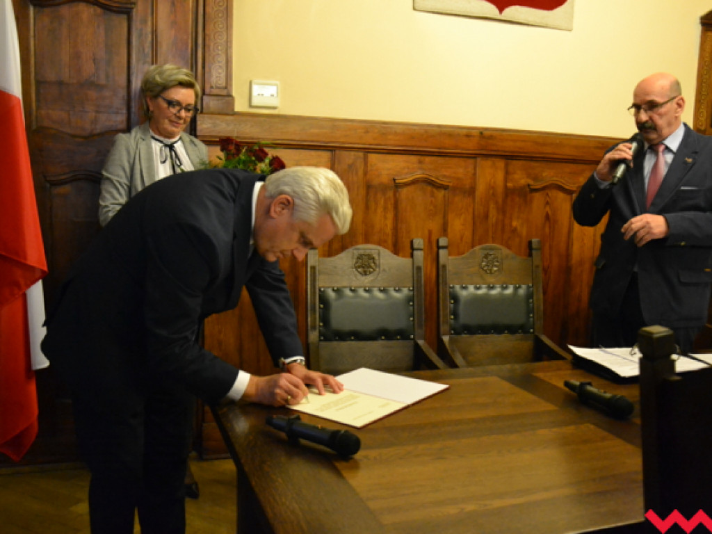 Ślubowanie i apel burmistrza oraz zmiana w prezydium wrzesińskiej rady miejskiej