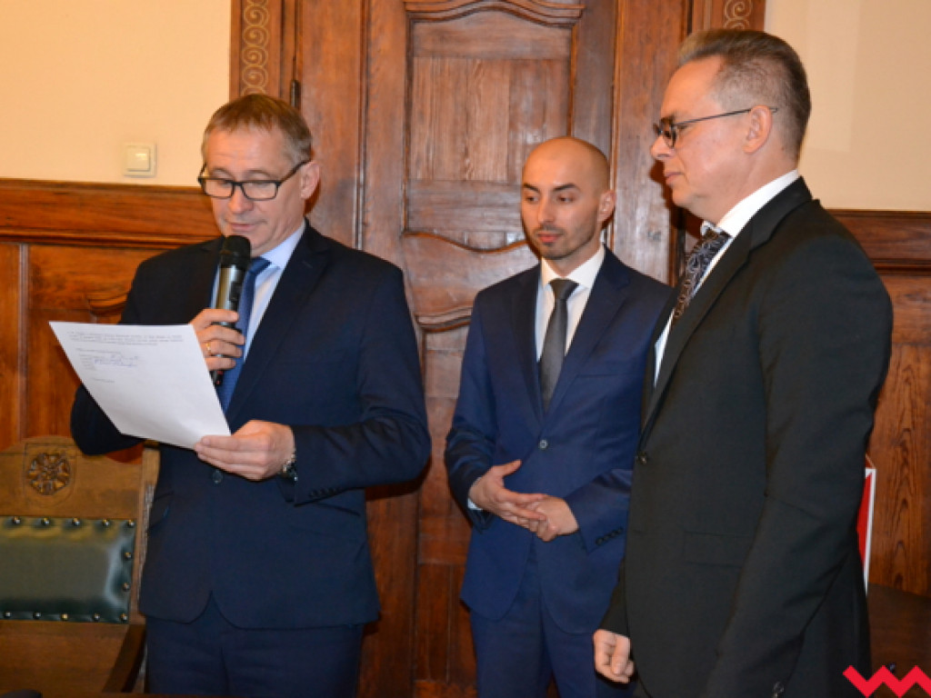 Ślubowanie i apel burmistrza oraz zmiana w prezydium wrzesińskiej rady miejskiej