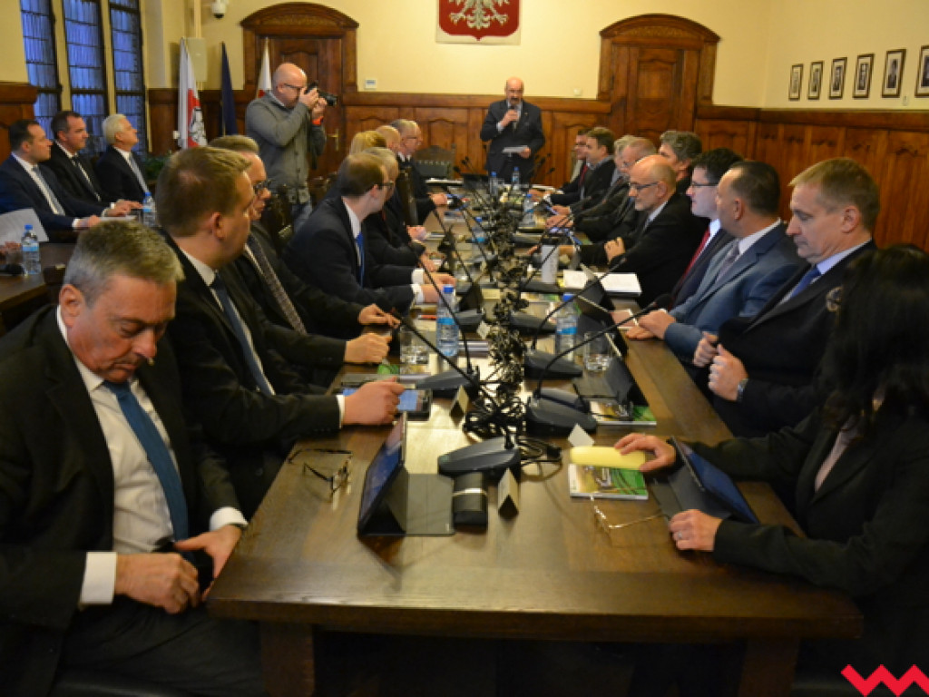 Ślubowanie i apel burmistrza oraz zmiana w prezydium wrzesińskiej rady miejskiej