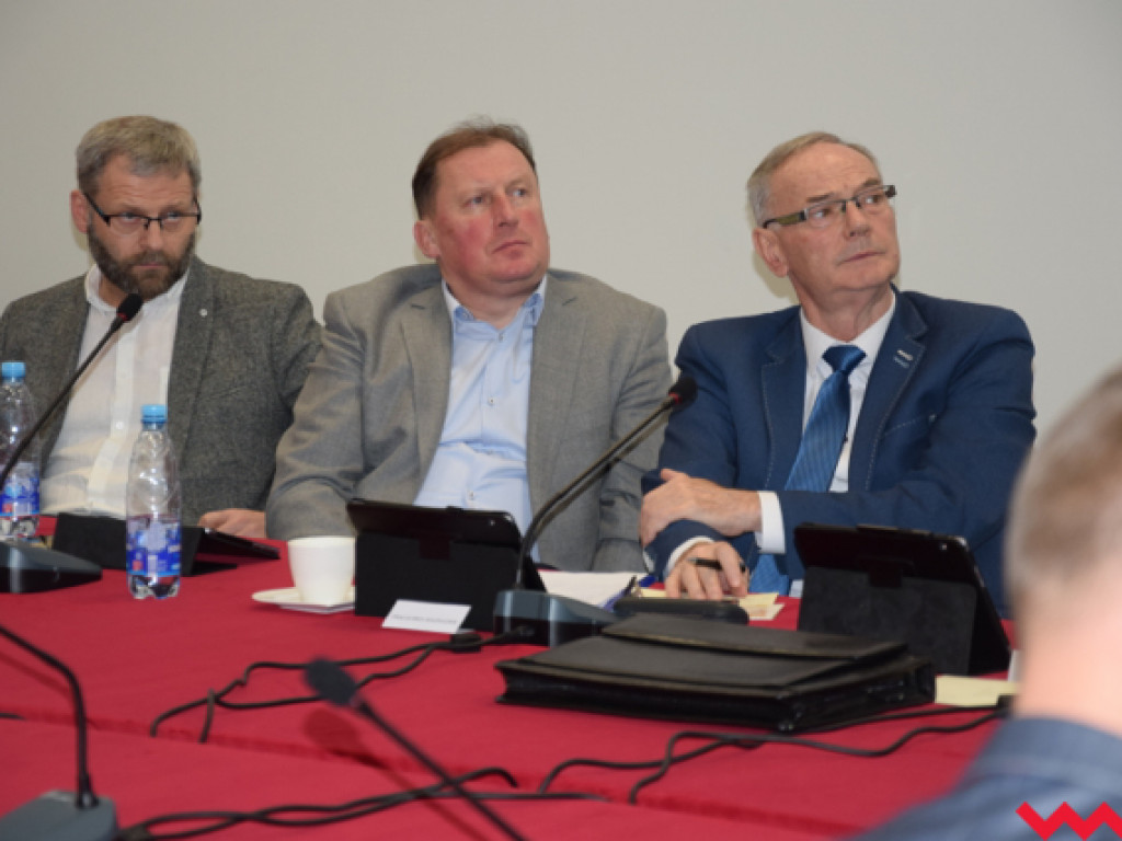 Wielomilionowe inwestycje w oświacie, mniej pieniędzy na drogi. Projekt budżetu powiatu 2019