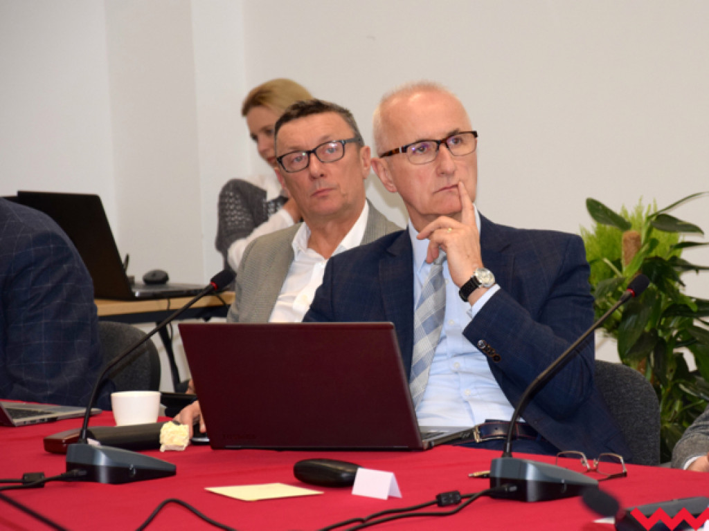 Wielomilionowe inwestycje w oświacie, mniej pieniędzy na drogi. Projekt budżetu powiatu 2019