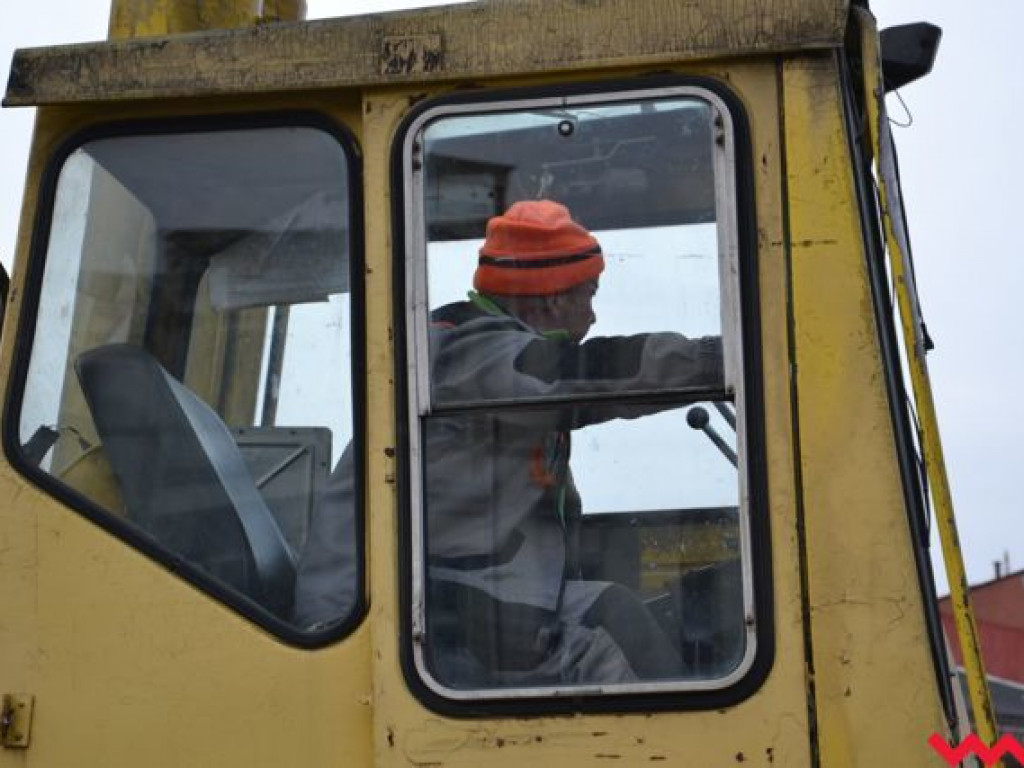 Września szykuje się do świąt. Na rynku stanęła już gigantyczna choinka