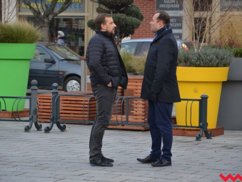 Września szykuje się do świąt. Na rynku stanęła już gigantyczna choinka