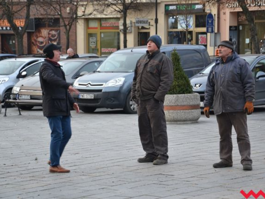 Września szykuje się do świąt. Na rynku stanęła już gigantyczna choinka