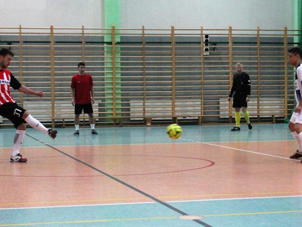 Energosieć Pyzdry na czele rozgrywek halowej piłki nożnej