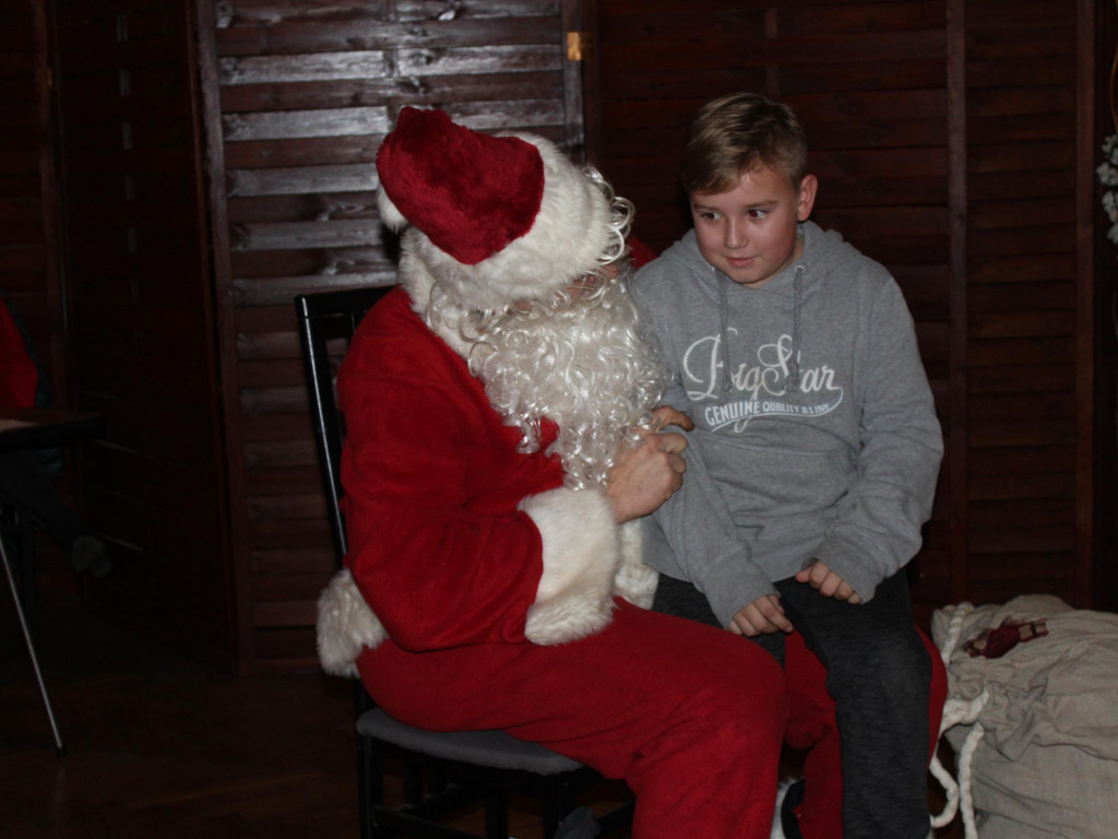 Święty Mikołaj przybył z worem prezentów do Targowej Górki