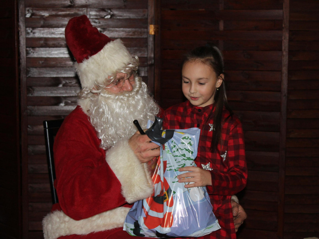 Święty Mikołaj przybył z worem prezentów do Targowej Górki