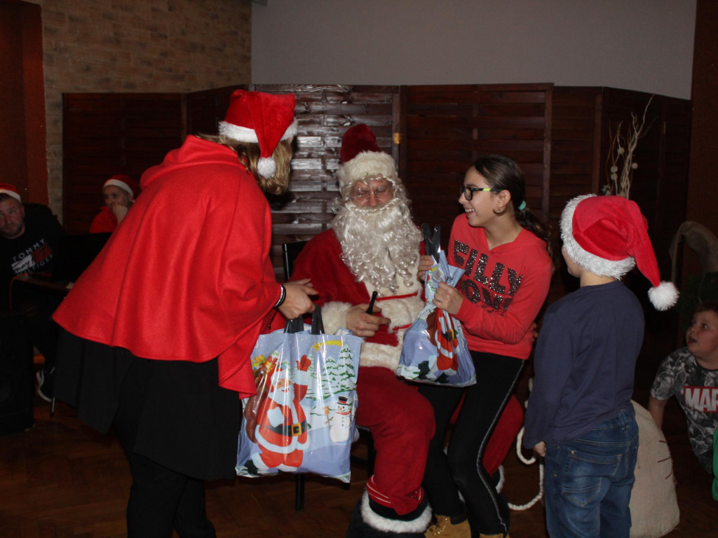 Święty Mikołaj przybył z worem prezentów do Targowej Górki