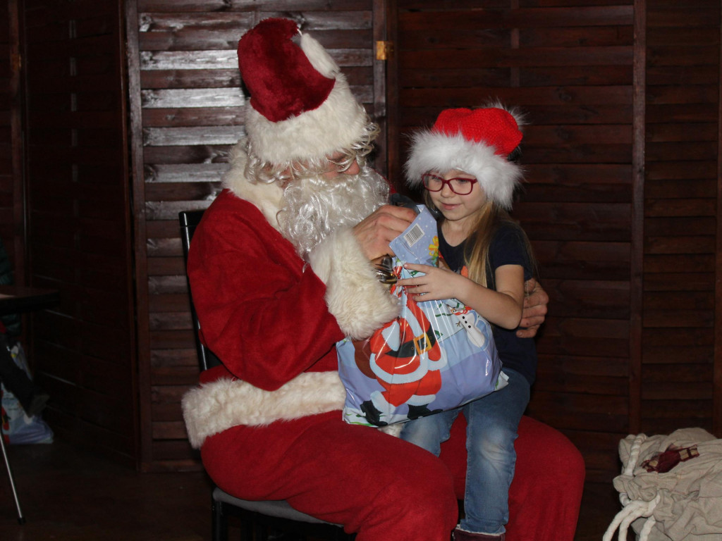 Święty Mikołaj przybył z worem prezentów do Targowej Górki