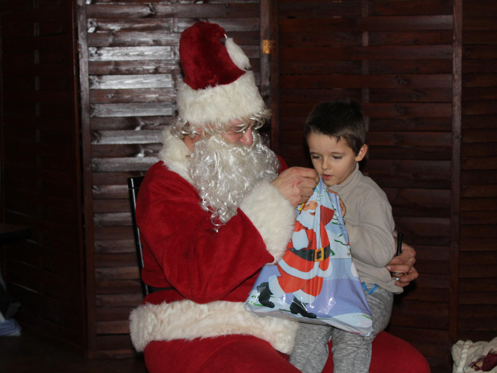 Święty Mikołaj przybył z worem prezentów do Targowej Górki