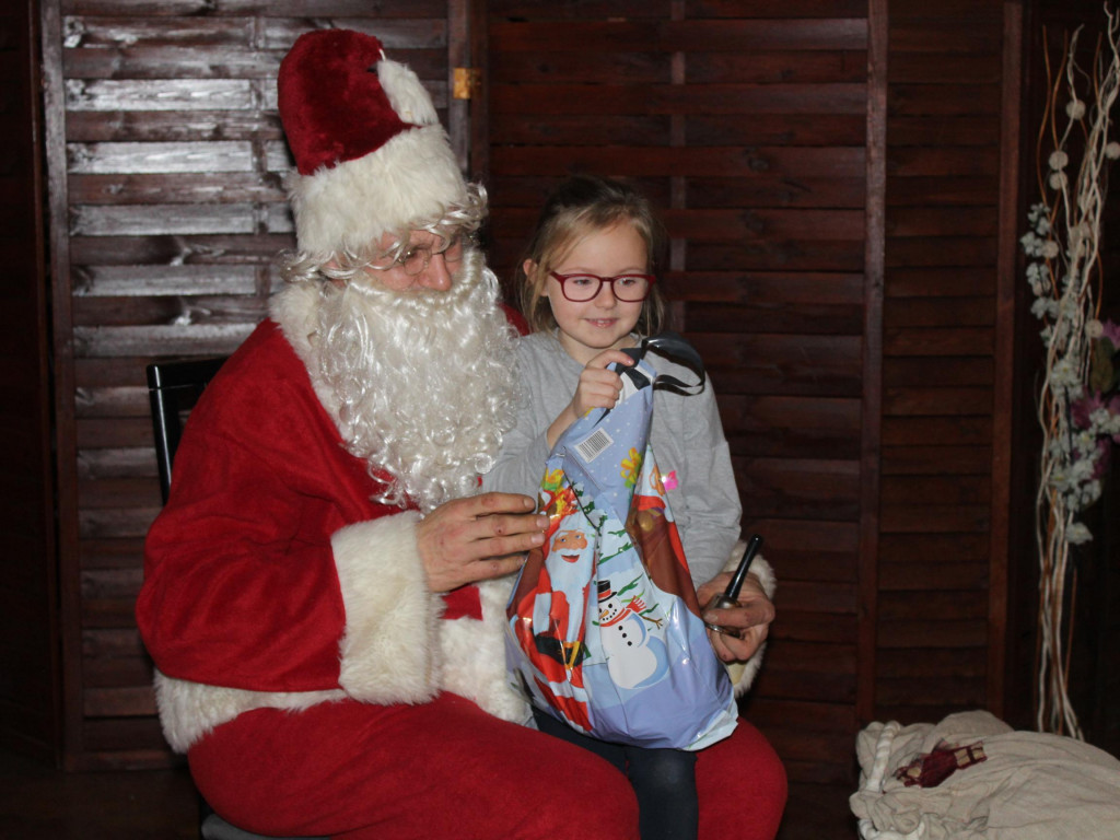 Święty Mikołaj przybył z worem prezentów do Targowej Górki