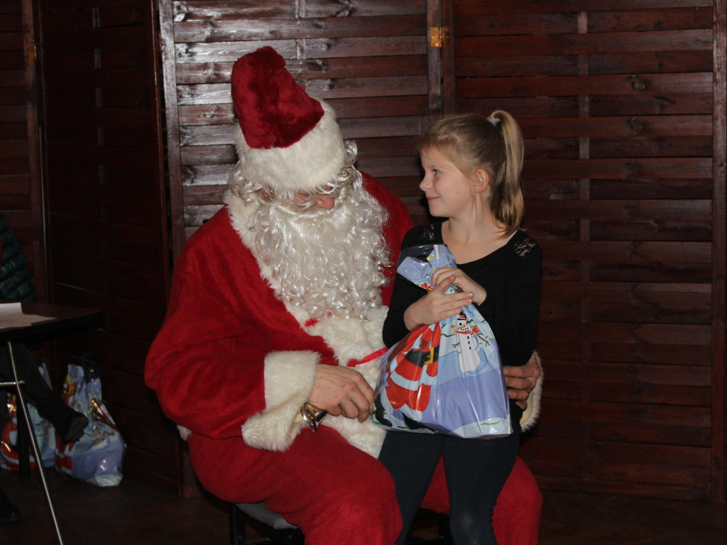 Święty Mikołaj przybył z worem prezentów do Targowej Górki