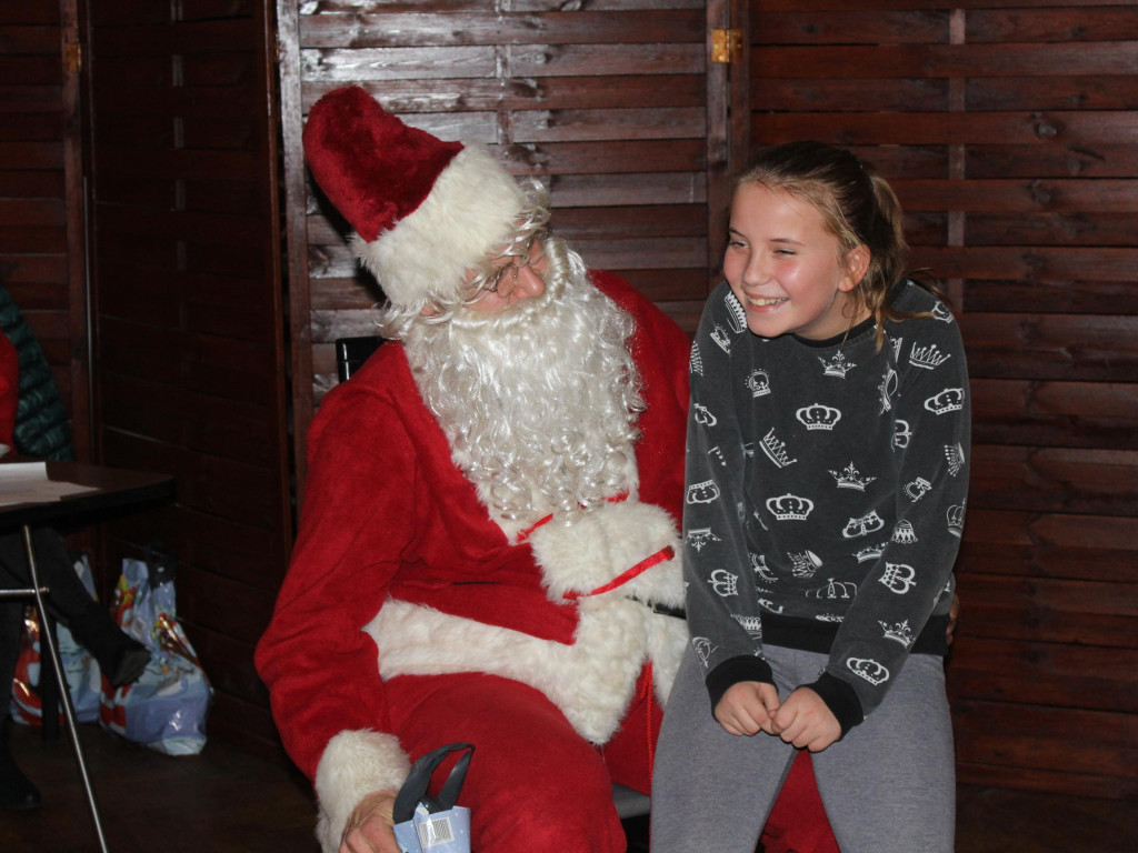 Święty Mikołaj przybył z worem prezentów do Targowej Górki