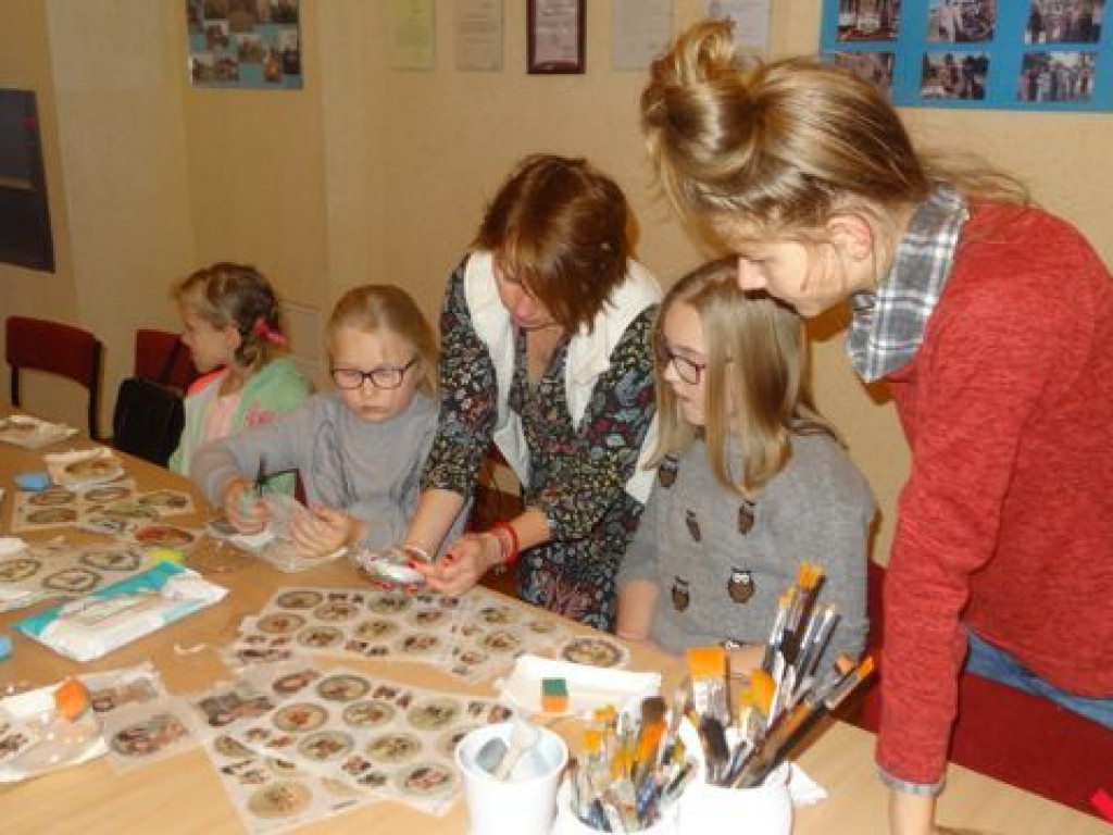 Spod rąk dzieci wyszły śliczne ozdoby świąteczne