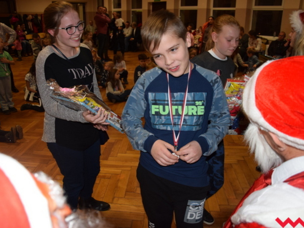 Rodzinne spotkanie przed świętami, czyli „Gwiazdka na sportowo i świątecznie” w Bieganowie