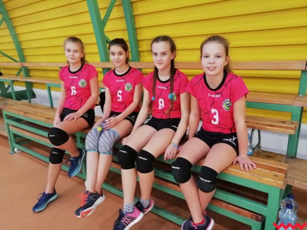 Nowe doświadczenia młodych siatkarek podczas silnie obsadzonego turnieju w Tuszynie