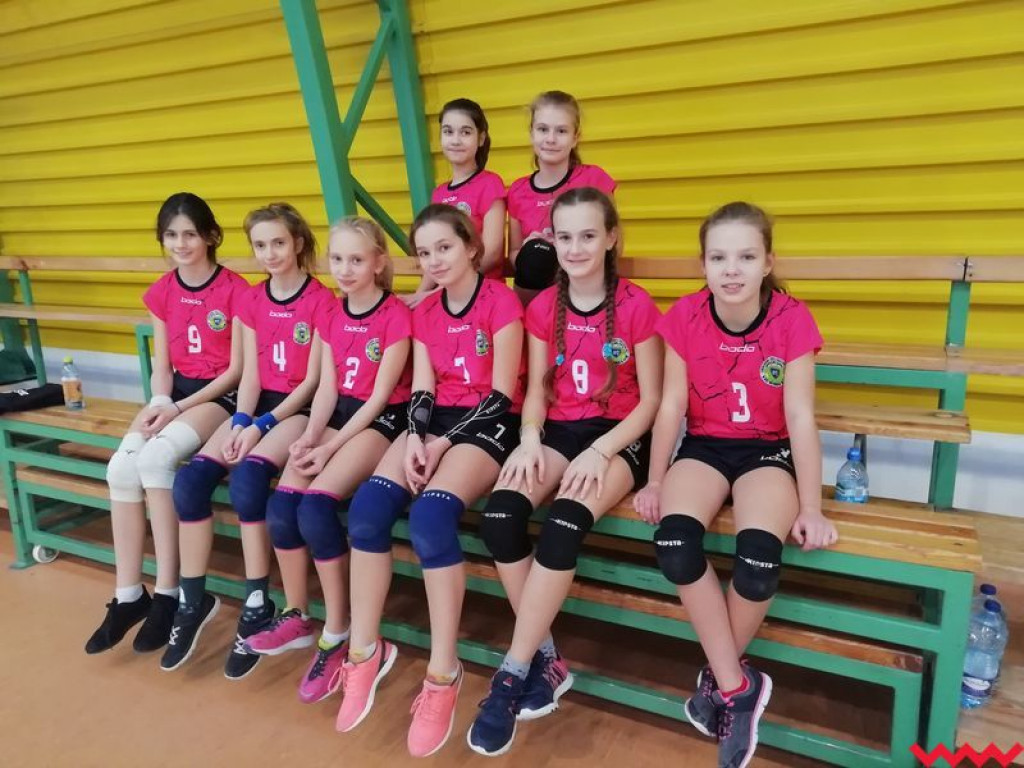Nowe doświadczenia młodych siatkarek podczas silnie obsadzonego turnieju w Tuszynie