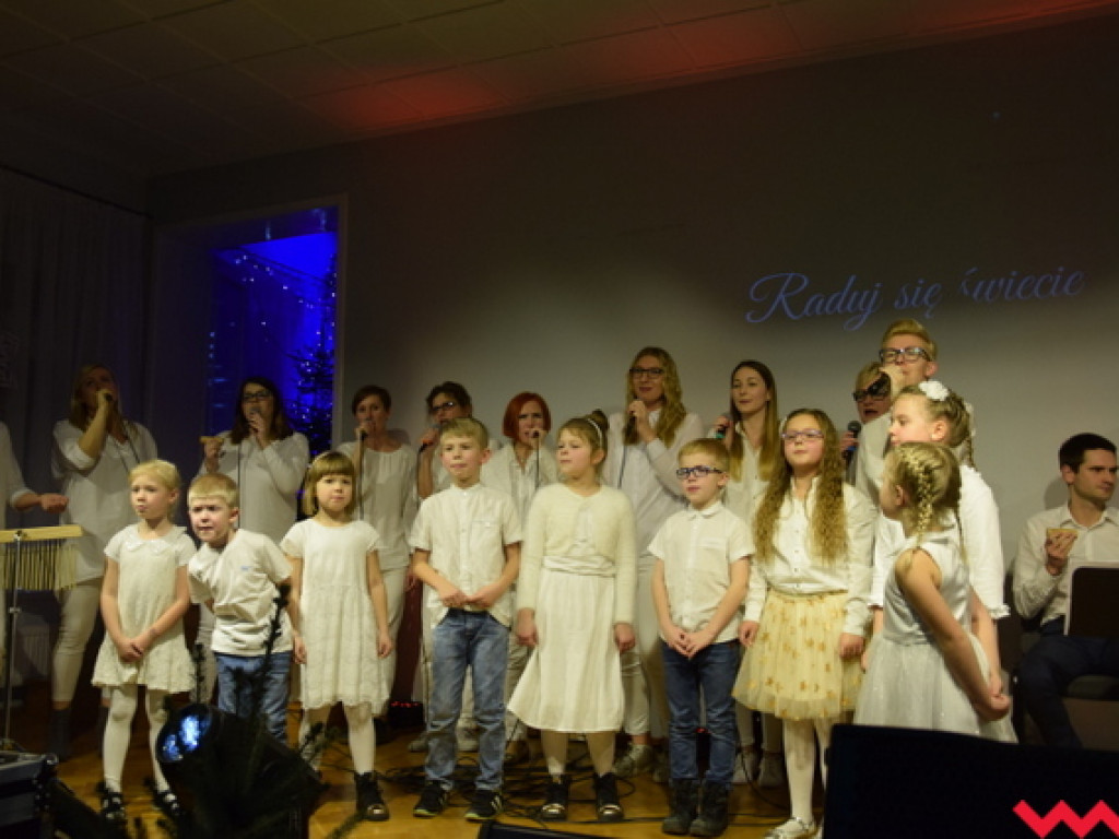Świat radował się w Kołaczkowie. Świąteczny koncert charytatywny