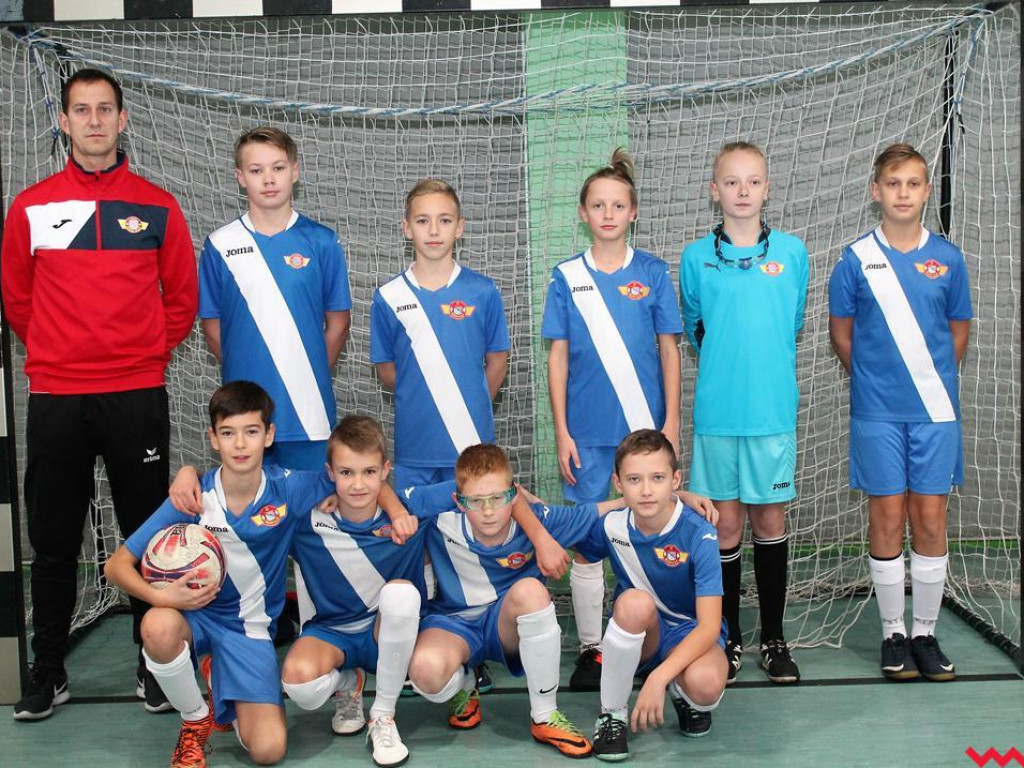 Drużyna K.P. Calisia 14 Kalisz zwycięża w turnieju o puchar prezesa MKS Warta Pyzdry