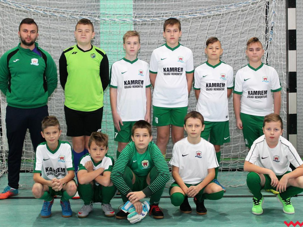 Drużyna K.P. Calisia 14 Kalisz zwycięża w turnieju o puchar prezesa MKS Warta Pyzdry