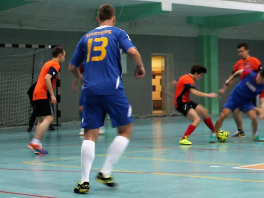Drużyna Masters liderem ligi halowej
