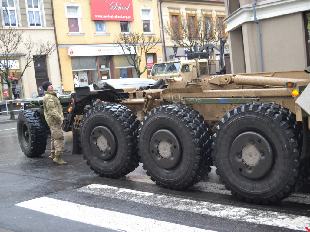 Centrum Wrześni znów zablokowane przez amerykańskie pojazdy wojskowe