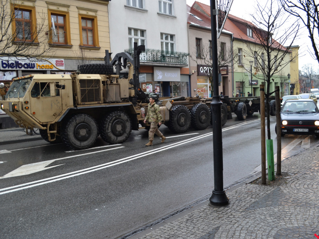 Centrum Wrześni znów zablokowane przez amerykańskie pojazdy wojskowe