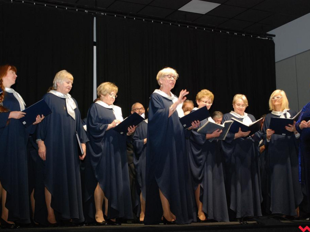 Chór Camerata w koncercie „Z kolędą i nie tylko” w Pyzdrach