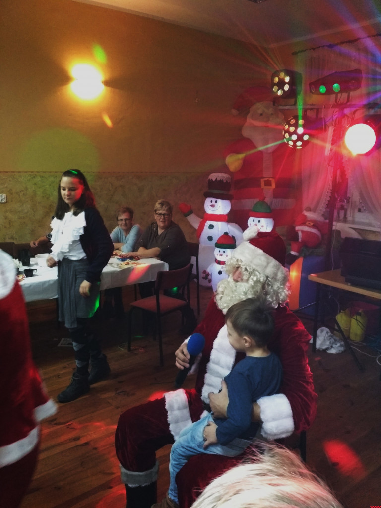 Świąteczne spotkanie dla dzieci w Ratajach