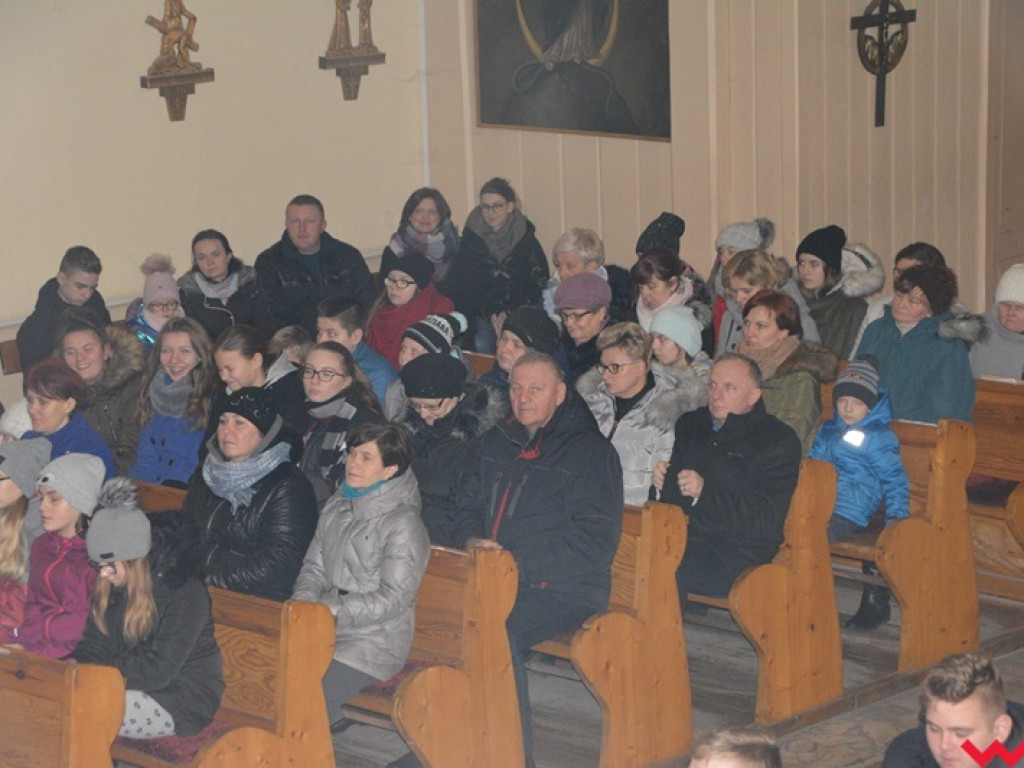 Kolędowanie z Lutnią wypełniło ławy w kościele w Targowej Górce