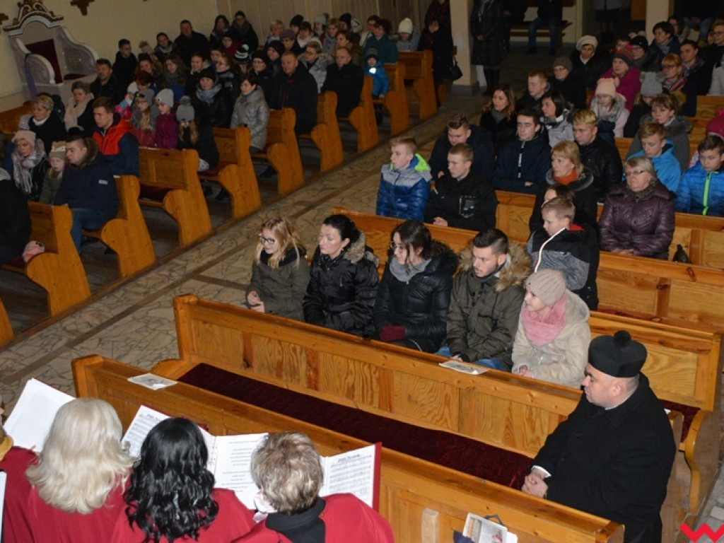 Kolędowanie z Lutnią wypełniło ławy w kościele w Targowej Górce
