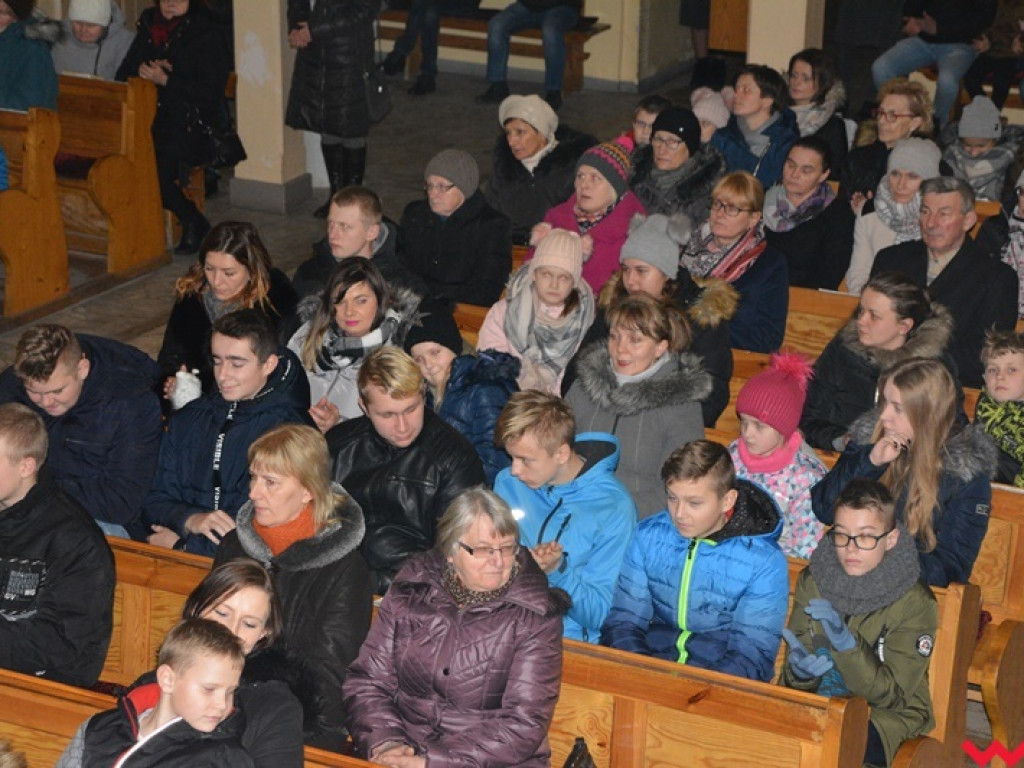 Kolędowanie z Lutnią wypełniło ławy w kościele w Targowej Górce