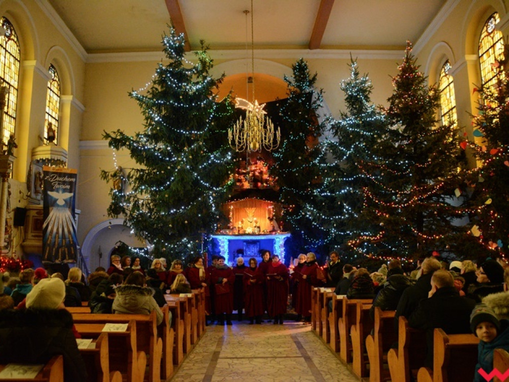 Kolędowanie z Lutnią wypełniło ławy w kościele w Targowej Górce