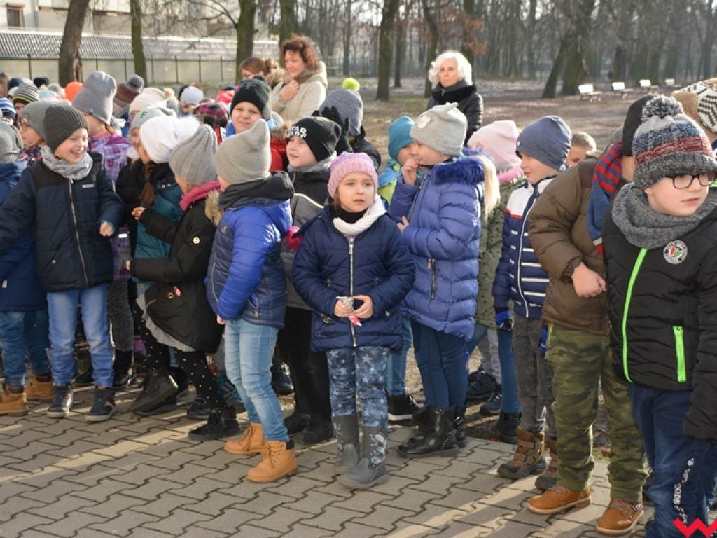 Mundurowi spotkali się z dzieciakami. Te już wiedzą, co zrobić, by ferie były bezpieczne