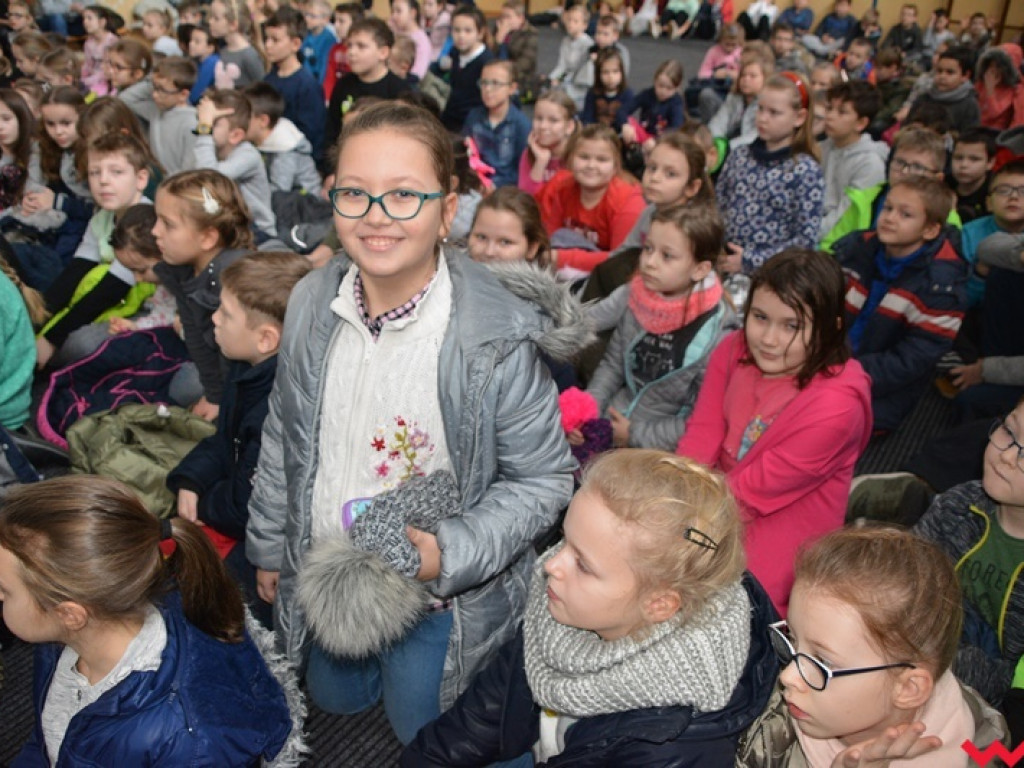 Mundurowi spotkali się z dzieciakami. Te już wiedzą, co zrobić, by ferie były bezpieczne