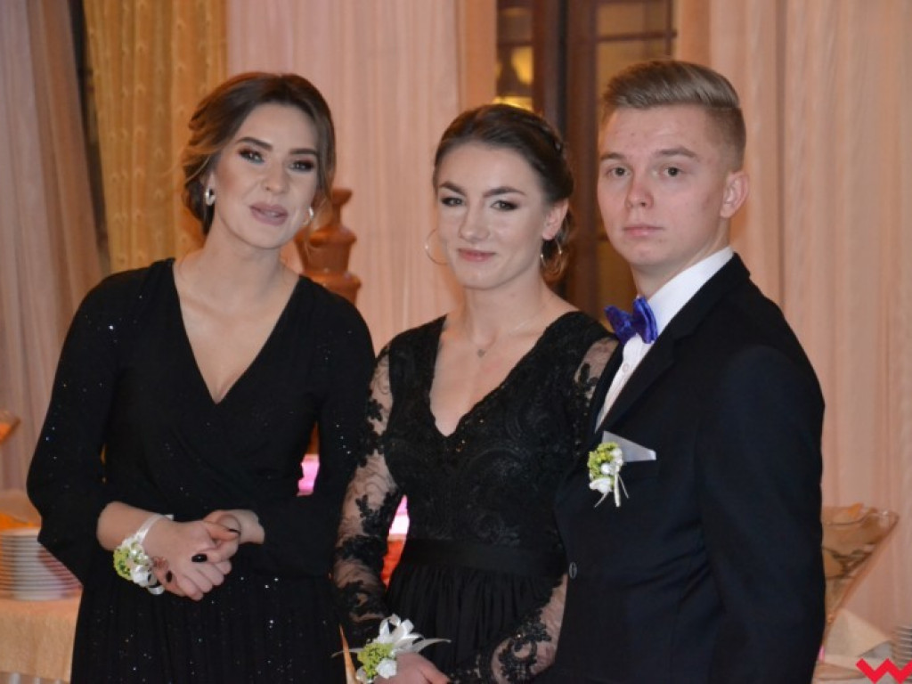 Matura coraz bliżej. Maturzyści „rolnika” zatańczyli poloneza