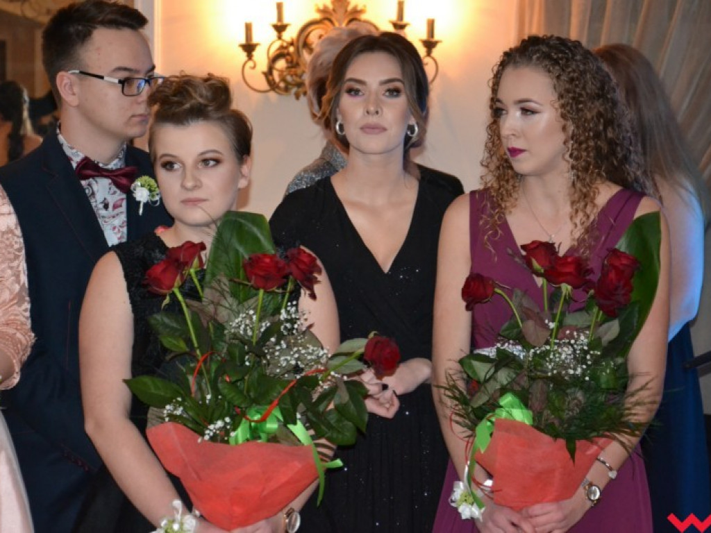 Matura coraz bliżej. Maturzyści „rolnika” zatańczyli poloneza