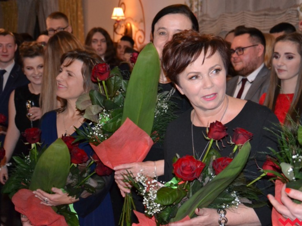 Matura coraz bliżej. Maturzyści „rolnika” zatańczyli poloneza