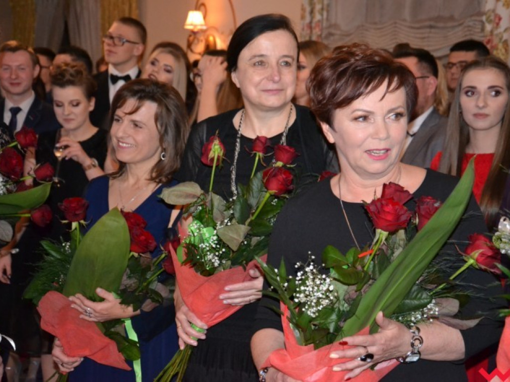 Matura coraz bliżej. Maturzyści „rolnika” zatańczyli poloneza