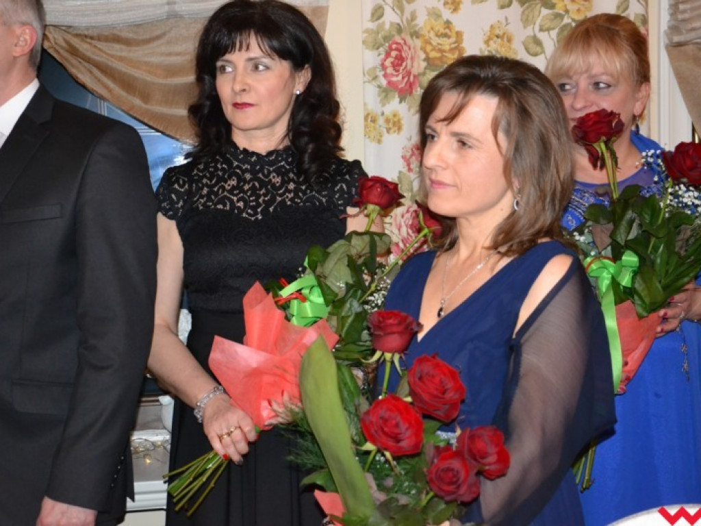 Matura coraz bliżej. Maturzyści „rolnika” zatańczyli poloneza