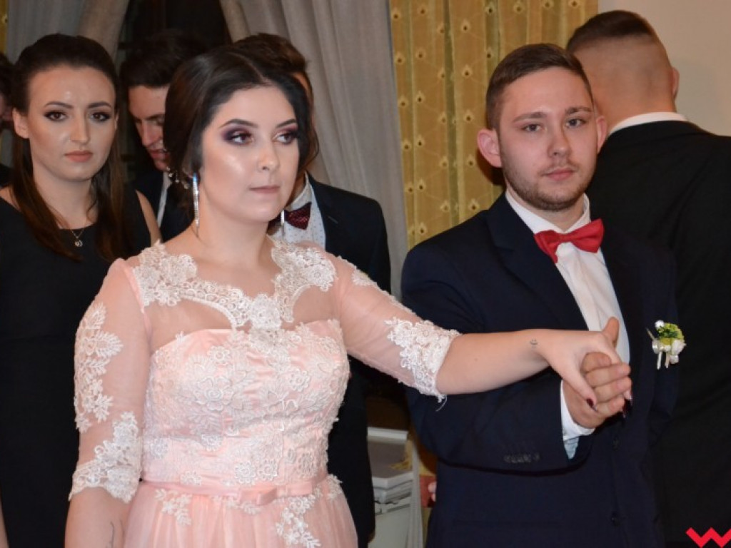 Matura coraz bliżej. Maturzyści „rolnika” zatańczyli poloneza