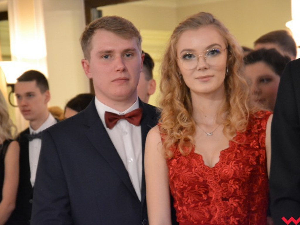 Matura coraz bliżej. Maturzyści „rolnika” zatańczyli poloneza