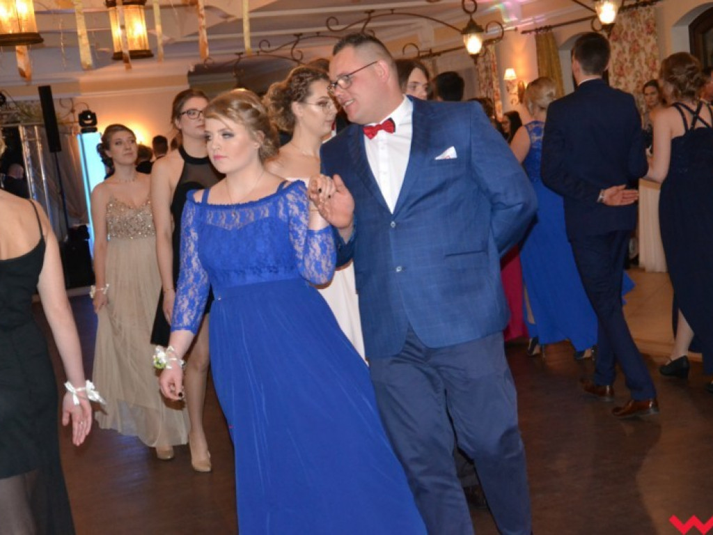 Matura coraz bliżej. Maturzyści „rolnika” zatańczyli poloneza
