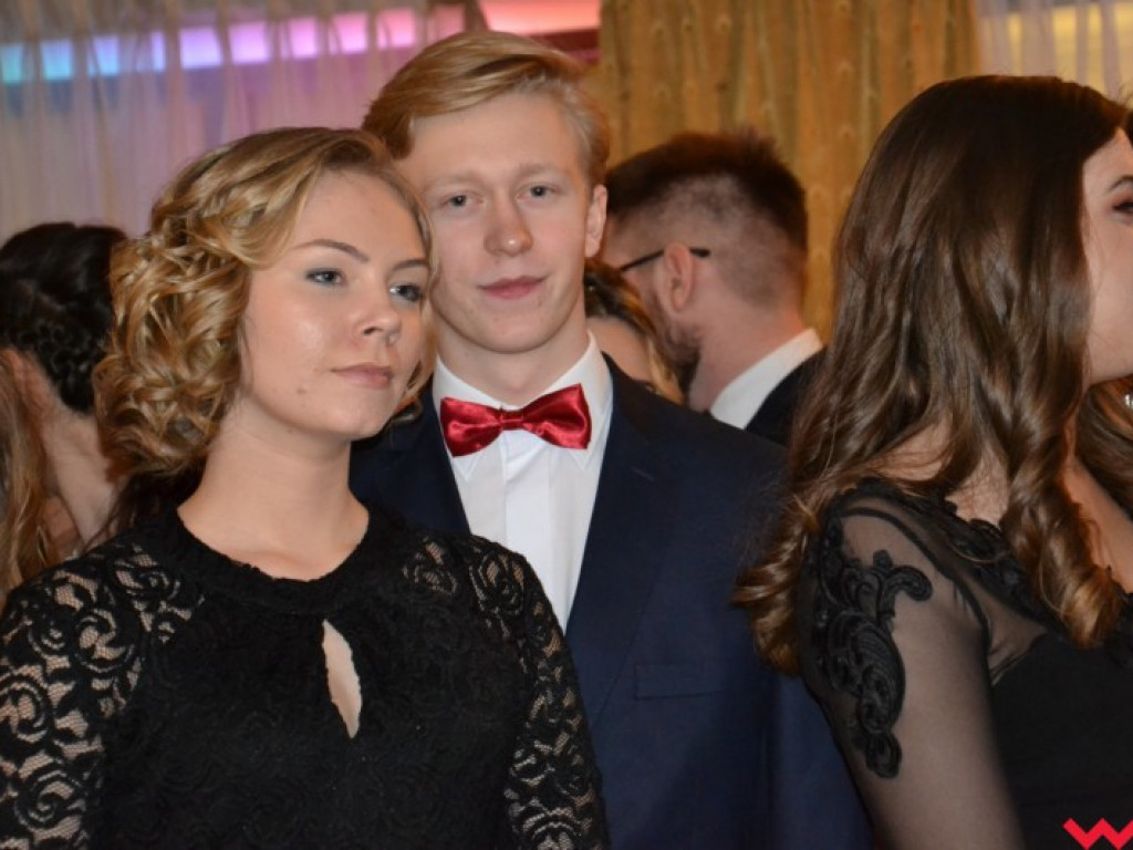 Matura coraz bliżej. Maturzyści „rolnika” zatańczyli poloneza