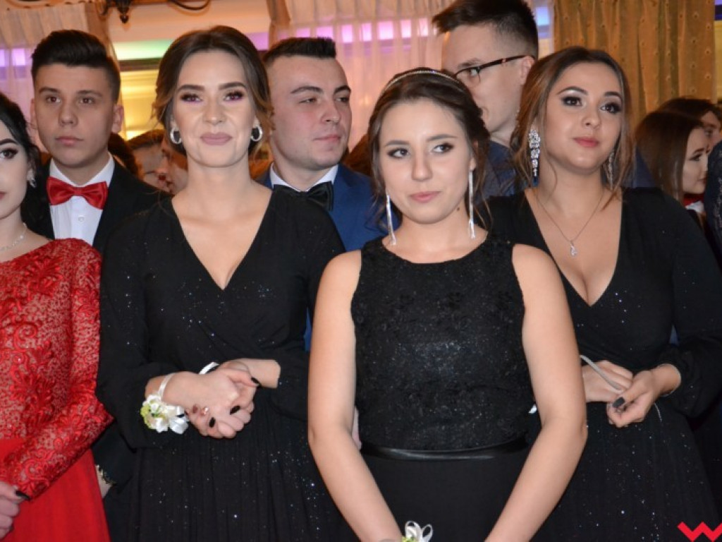 Matura coraz bliżej. Maturzyści „rolnika” zatańczyli poloneza